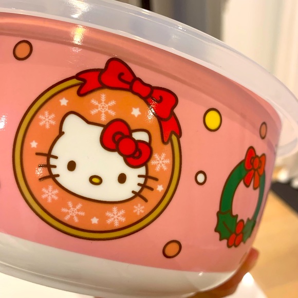 🎀🌲 SOLD Hello Kitty Pink Christmas Food Storage Containers 🌲🎀 Set of Three - Picture 9 of 10